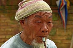Chinees met traditionele pijp