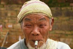Chinees met traditionele pijp