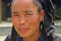 Portret vrouw Yao-stam (markt