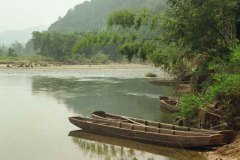 Boot bij rivier