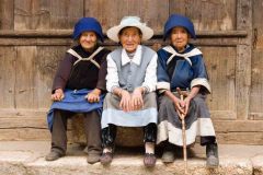Drie bekoorlijke dames (omgeving Baisha, 2009)