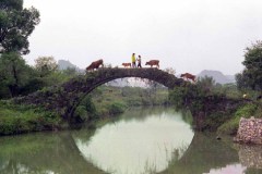 Een brug, een ontmoeting (Yangshuo, 1997)