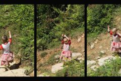Spelend kind met traditionele haardracht (Longsheng, 2009)