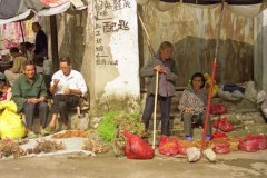 Kraampjes op straat (Yangshuo, 1997)