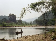  Bootje bij de rivier 