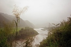  Rivierlandschap met mist