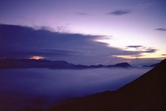 Zonsopkomst  vanaf vulkaan Bromo (Java, 1981)