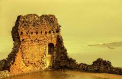 Ruïnes openlucht theater na hevige regenval (Taormina, Sicilië, 2004)