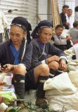 09.13. Vrouwen Yao stam op de markt