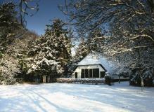 Boerderij in sneeuw (omgeving Dalfsen, Overijssel, 1987)