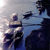 Rivier met ochtendmist, Tha Ton