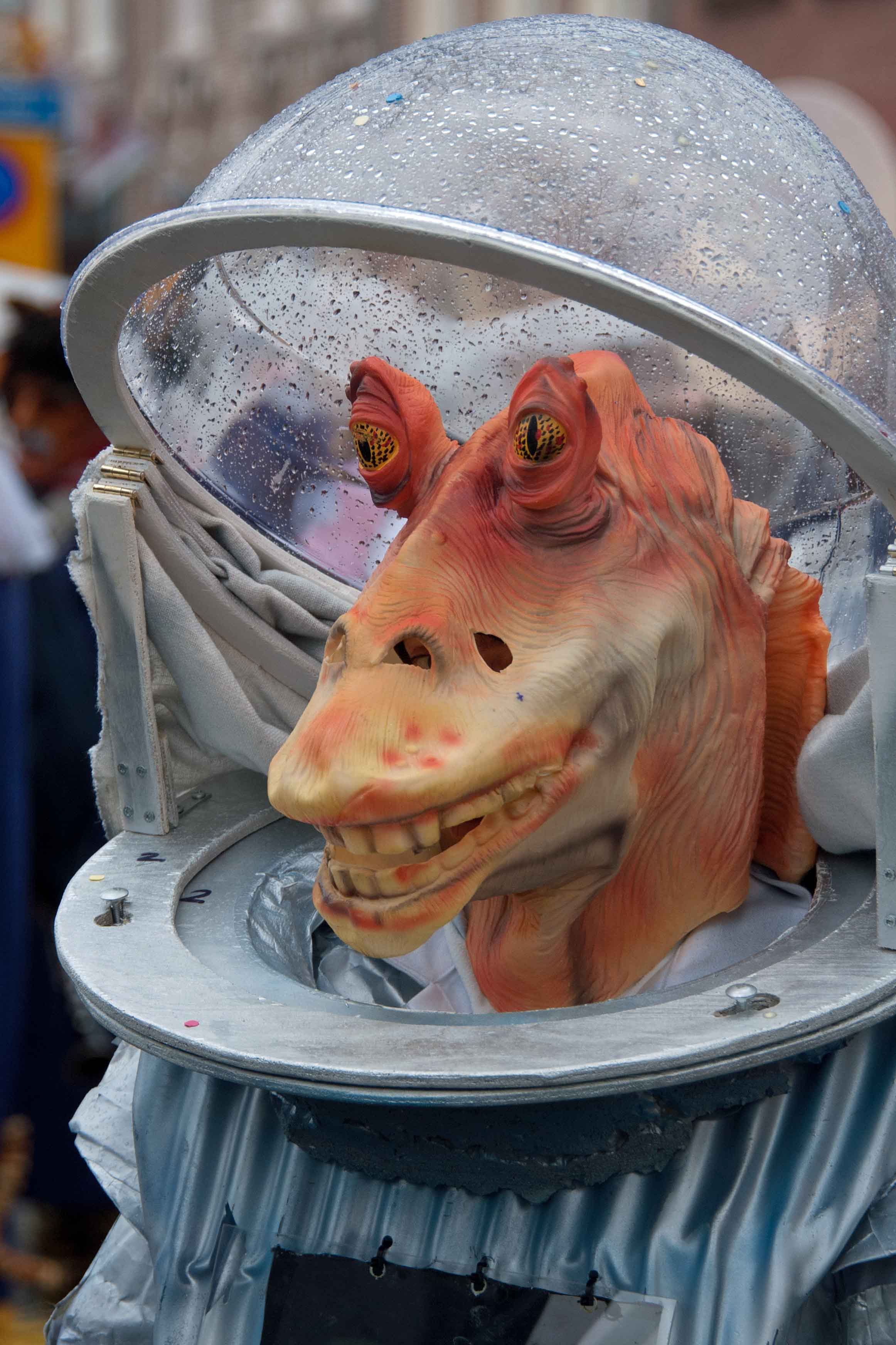 2017 'n Buiten'aards beesje ... die ouw wel van 'n feesje!