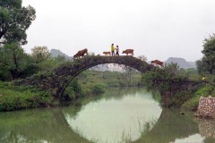 Een brug, een ontmoeting
